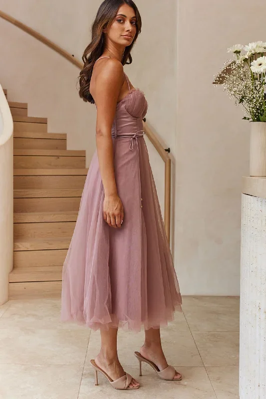 smitten-sweetheart-neckline-chiffon-midi-dress-rose